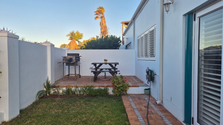 To Let 2 Bedroom Property for Rent in Middedorp Western Cape